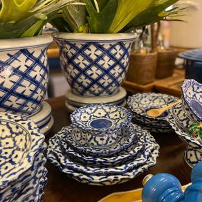 Prato com Base Azul e Branco Medio Unid.
